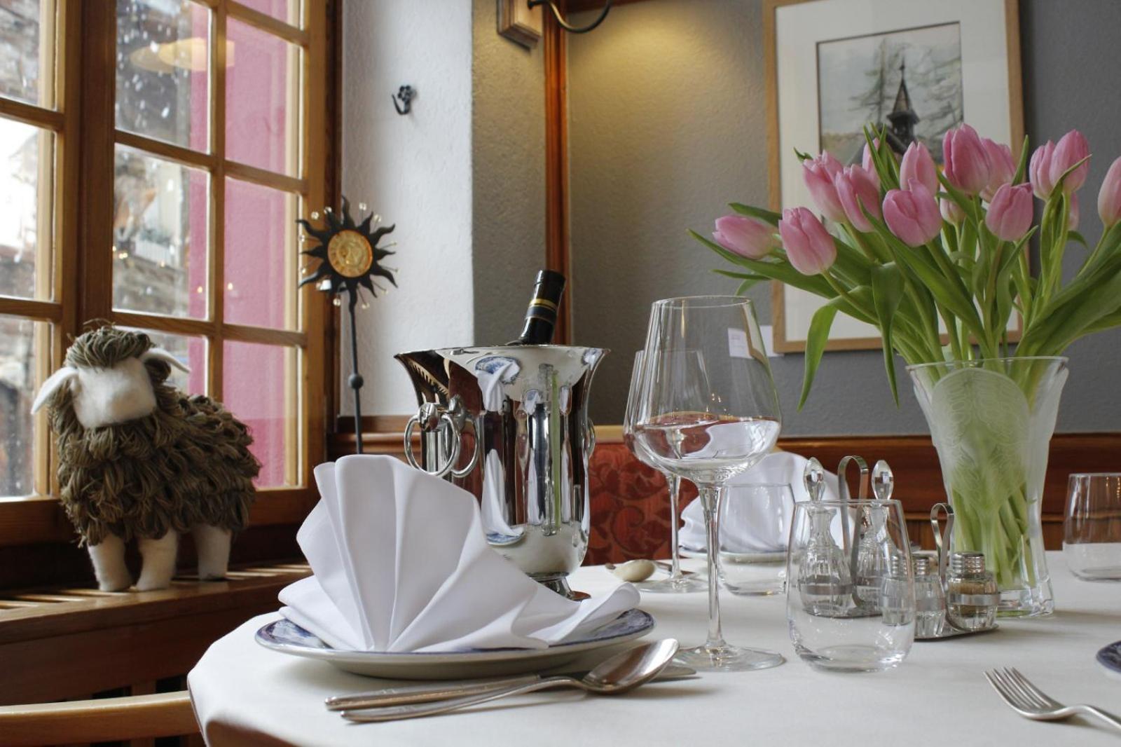 Hotel Restaurant Escher Leukerbad Eksteriør billede